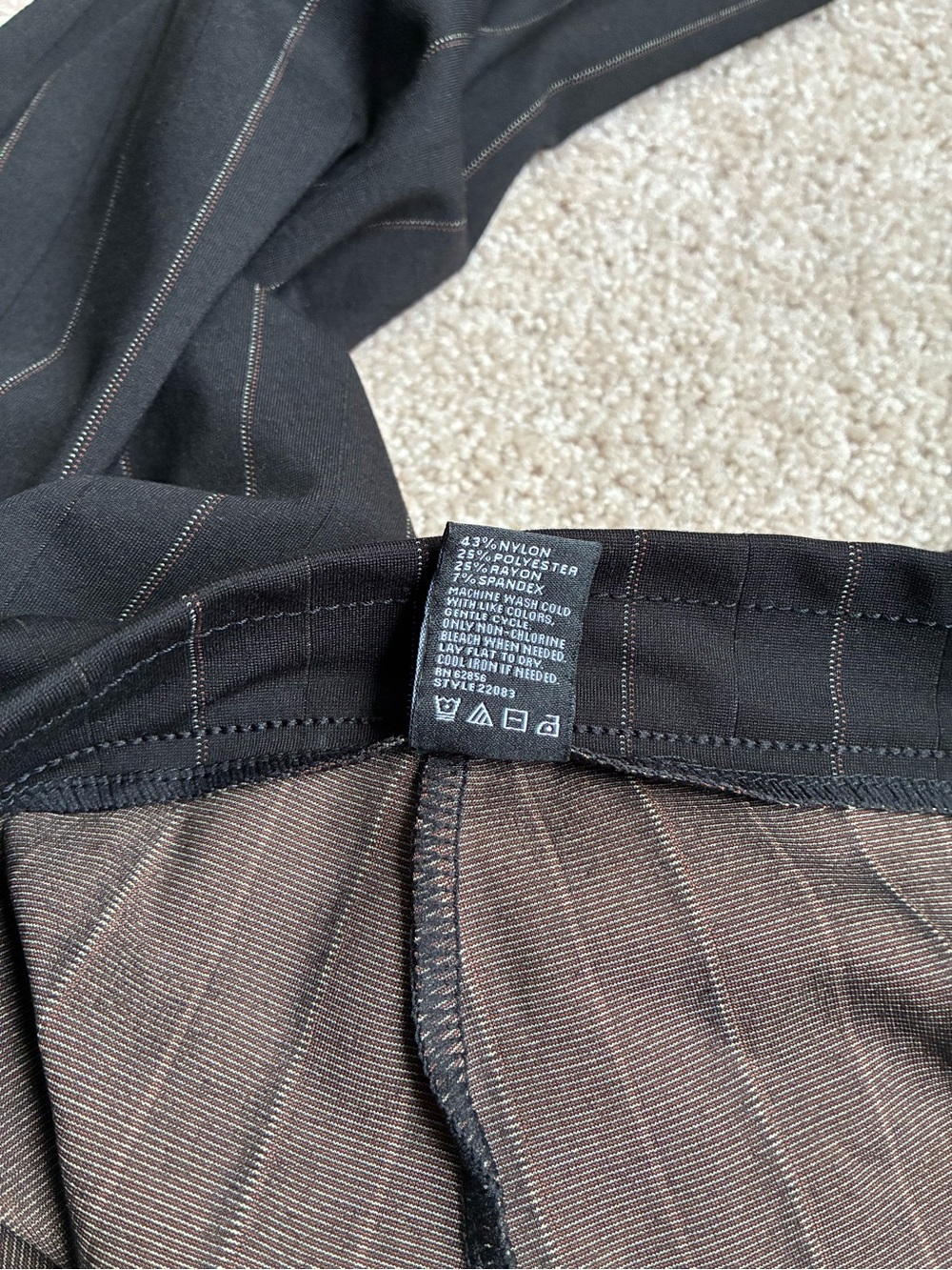 Hue pinstripe skimmer leggings - Picture 10 of 10